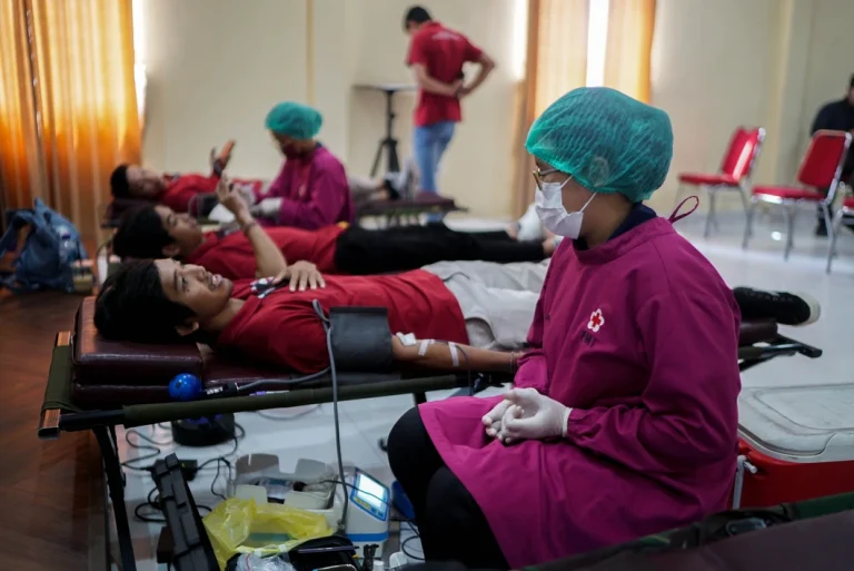 Aksi Donor Darah Bersama Varash: Mengalirkan Kehidupan untuk Sesama