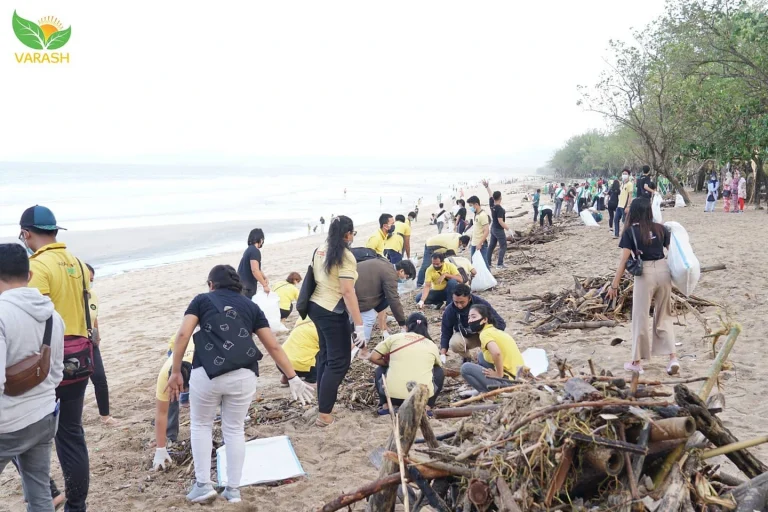 Aksi Bersih Lingkungan Bersama Varash di Pantai Kuta: Wujud Nyata Kepedulian Terhadap Bumi